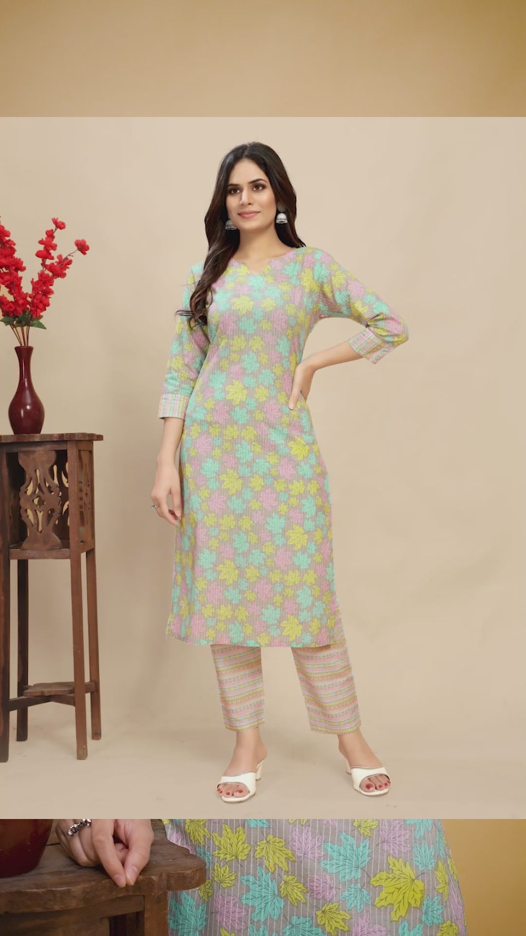 Sleeveless Kurti Design: ये है 5 स्लीवलेस कुर्ती का शानदार कलेक्शन, इनसे  मिलेगी जबर स्टाइल और नहीं आएगा पसीना - sleeveless kurti new design women  must try this summer to look beautiful